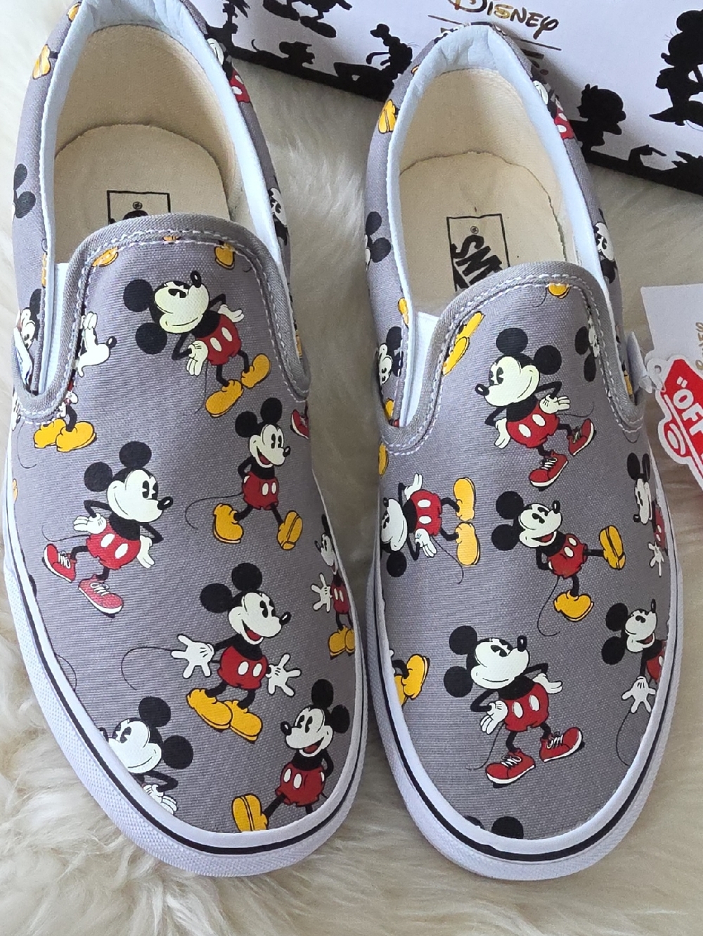Adorable NWT IOB Disney Vans Mickey Mouse Gray Skater Slip-ons π©Άπβ€οΈ - Picture 2 of 16